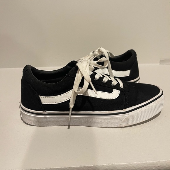 Vans Shoes - Vans Old Skool Low Black/White